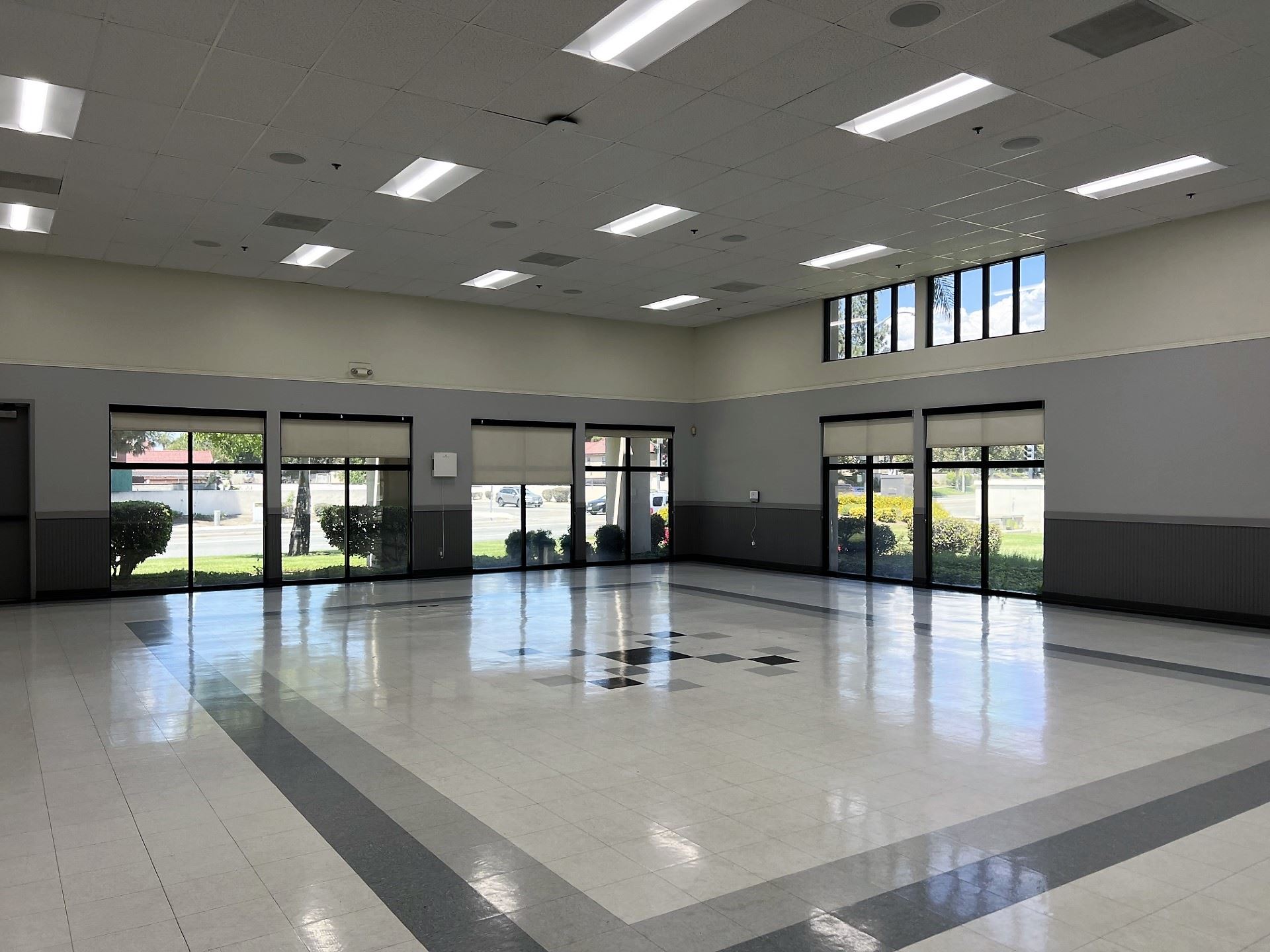 Don Day Large Room Interior showing the room space, windows and floors